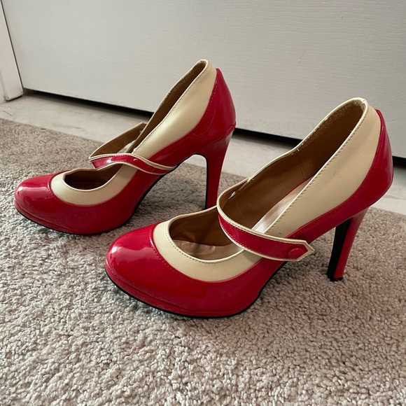 Red and cream vintage inspired high heel pumps - Picture 2 of 5